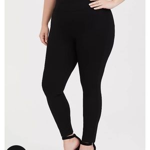 Studio ponte slim fix black pull on pixie pant